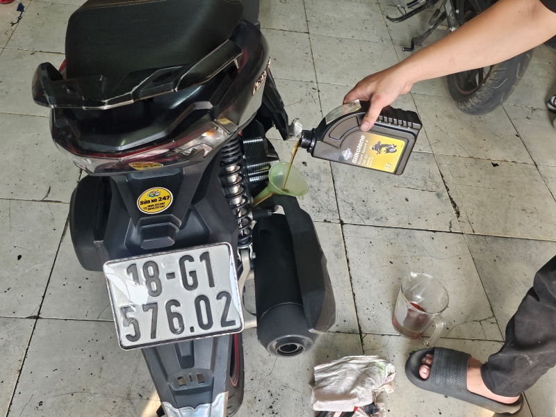 FUCHS SILKOLENE SCOOT SPORT 4 5W40 thay cho xe AIRBLADE