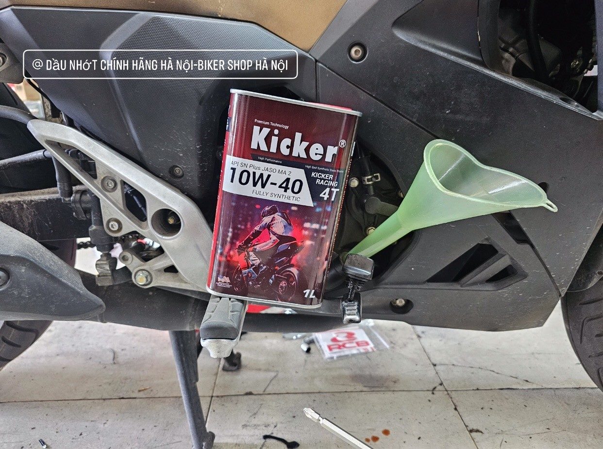 Kicker Racing 4T 10W40 1L là loại dầu nhớt cao cấp của Malaysia đã có mặt tại thị trường Việt Nam