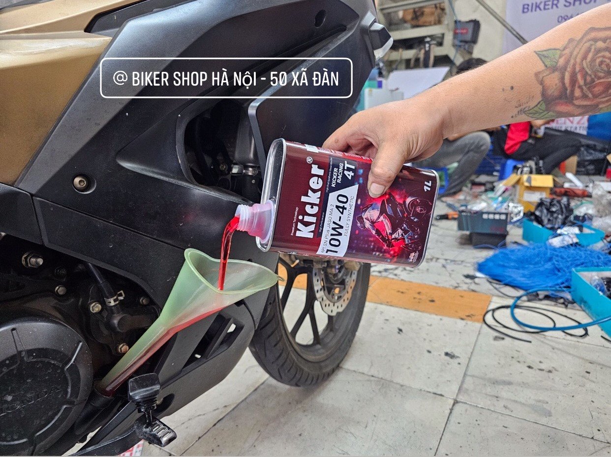 Kicker Racing 4T 10W40 1L được đánh giá cao về chất lượng mà còn về giá cả phải chăng