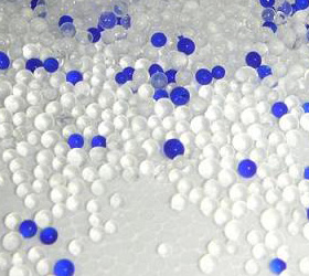 Silica gel trắng xanh giúp chỉ thị màu khi bảo hòa Silica gel trắng xanh giúp chỉ thị màu khi bảo hòa